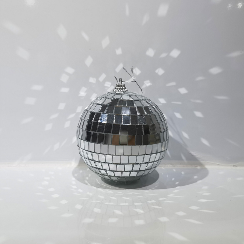 Lot de 2 boules disco 10 cm - Argent - 5.60 Lot de 2 boules disco 10 cm - Argent - 5.60