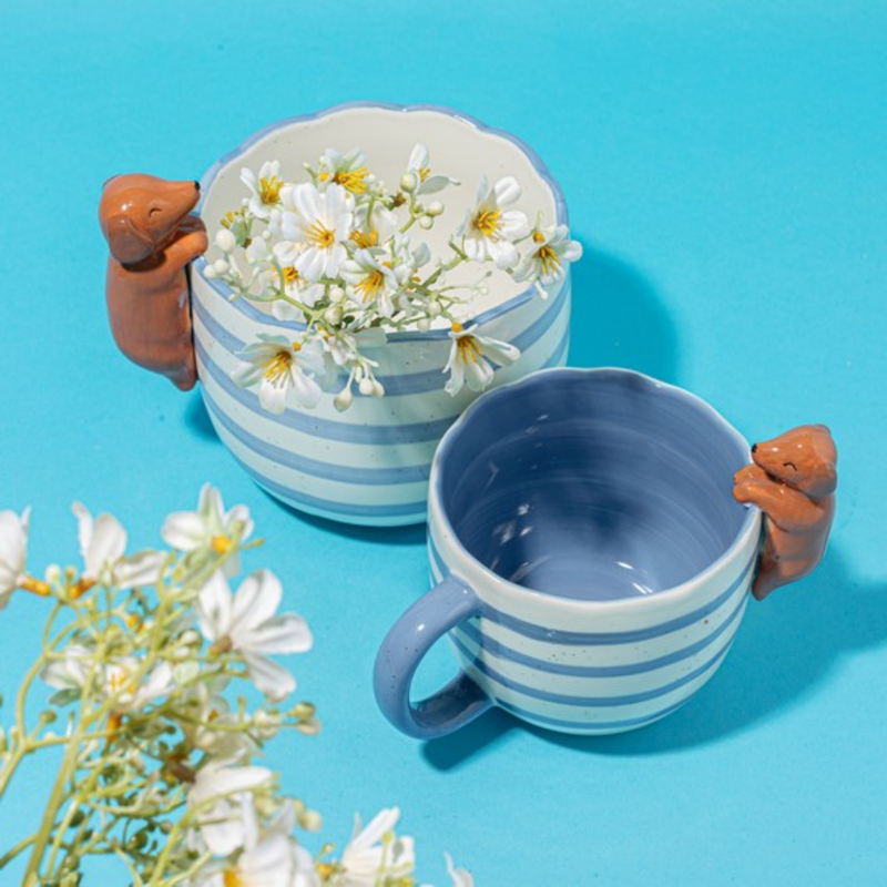 Mug peeking Sausage Dog