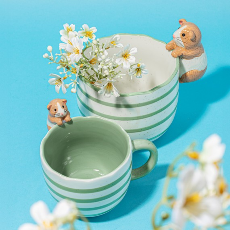 Pot peeking Guinea Pig