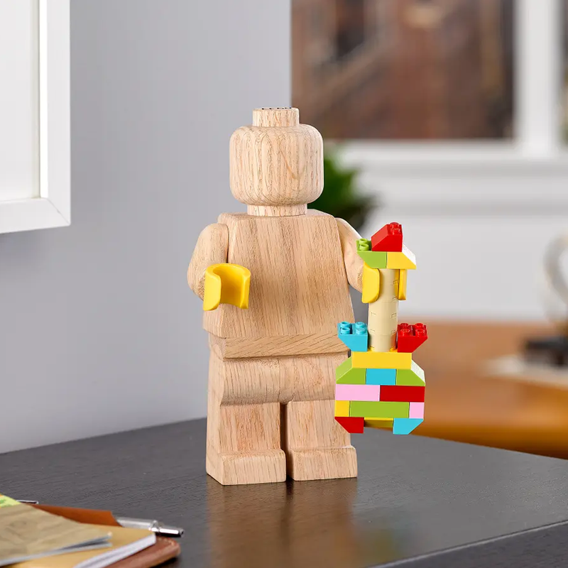Figurine Lego en bois - h 20 cm