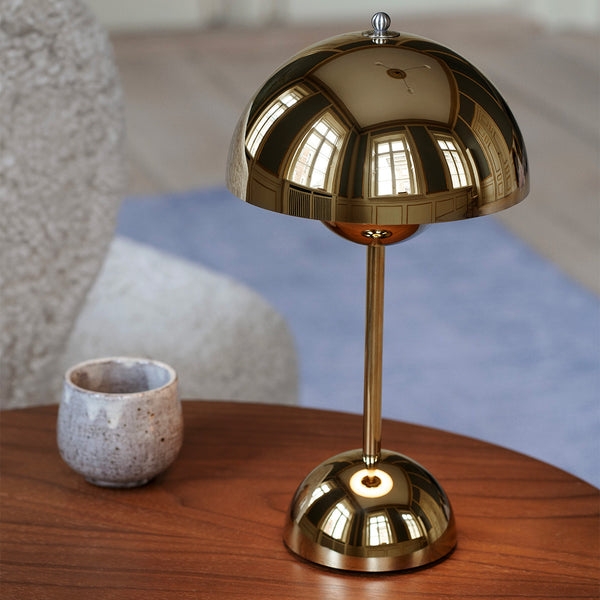 Flowerpot table lamp VP9 Wireless - Brass